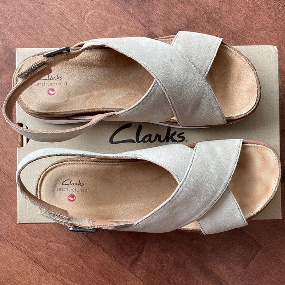 Clarks Elayne Cross Sandals (Sand Suede) - Picture 2 of 8
